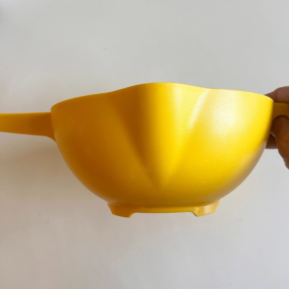 Vintage Tupperware 2 Qt Yellow Strainer - Picture 4 of 7